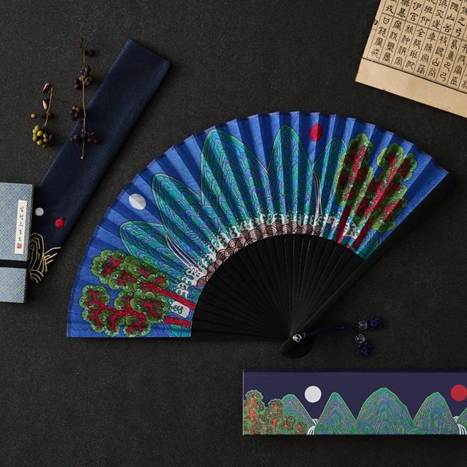 Traditional Folk Painting Fan (Sun, Moon and Five Peaks)