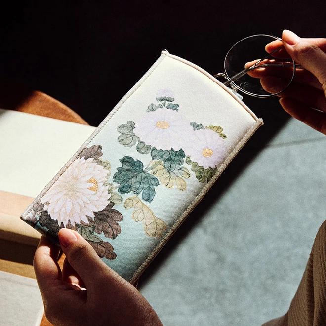 Glasses Case (Chrysanthemum) - National Museum of Korea Exclusive Product