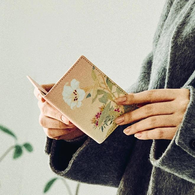 Card Wallet (Lily) - National Museum of Korea Specialized Product