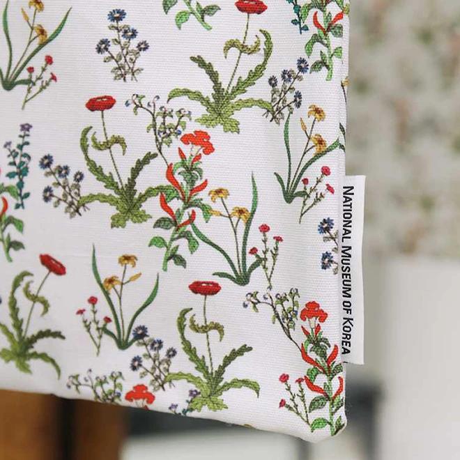 Cloth Bag with Insects and Flowers Design (Flowers)