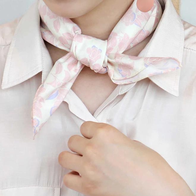 Camellia Flower Handkerchief - National Jeju Museum Specialized Product
