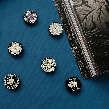 Mother-of-pearl magnet